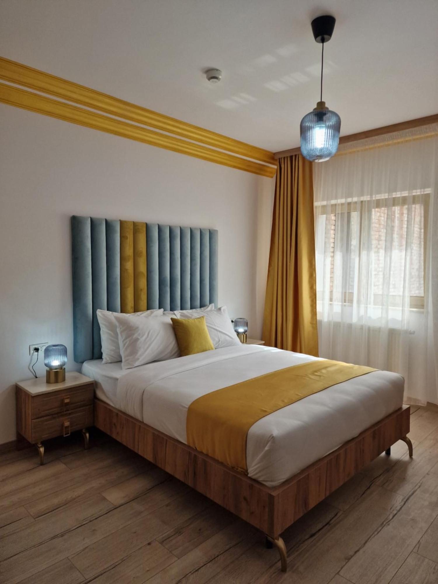 Hotel Colt De Rai à Resita Extérieur photo