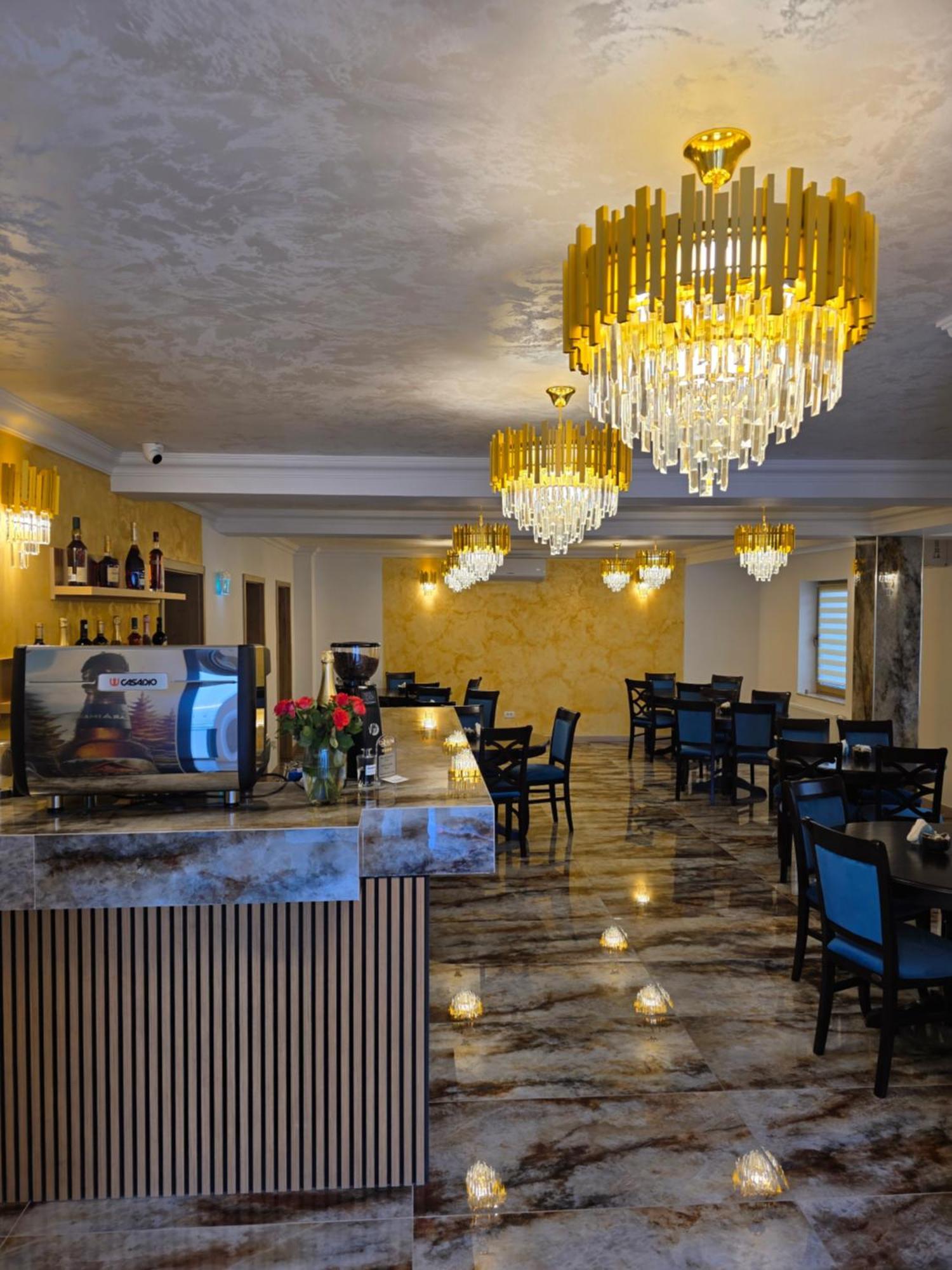 Hotel Colt De Rai à Resita Extérieur photo
